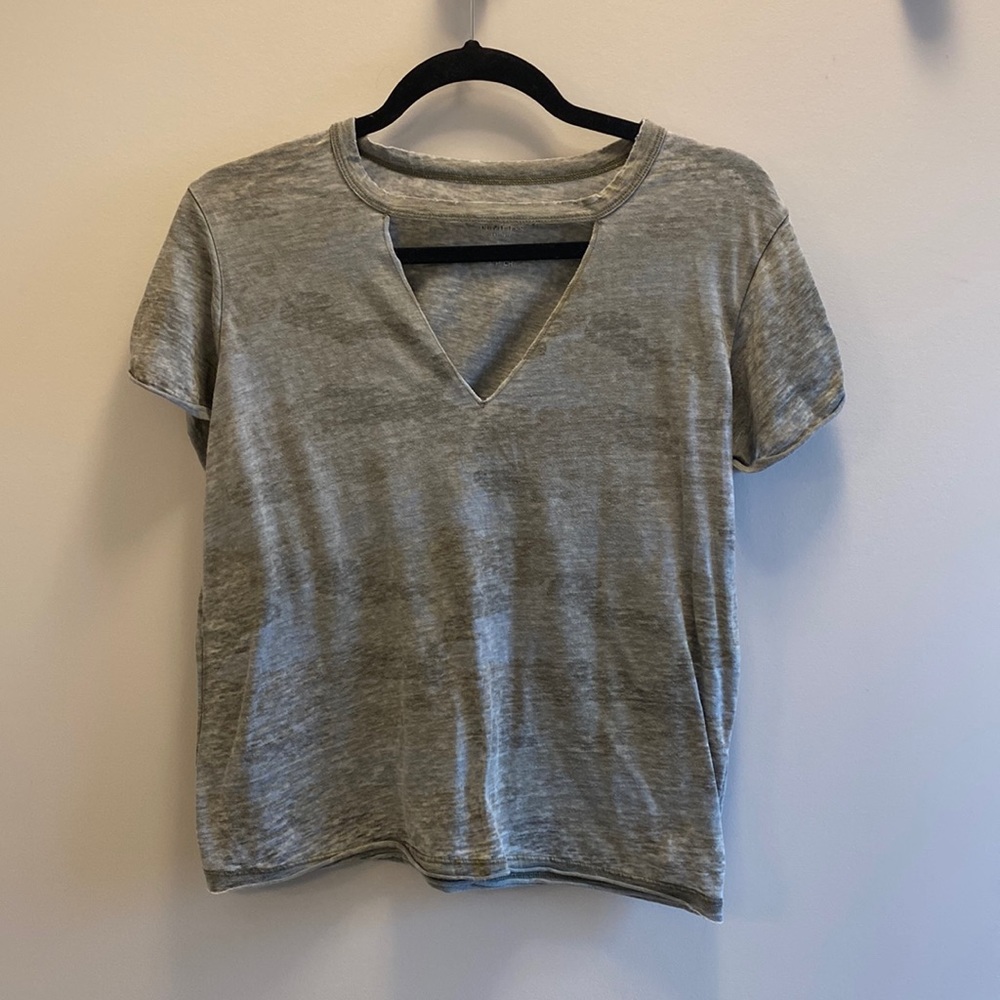 American Eagle V neck camo tee